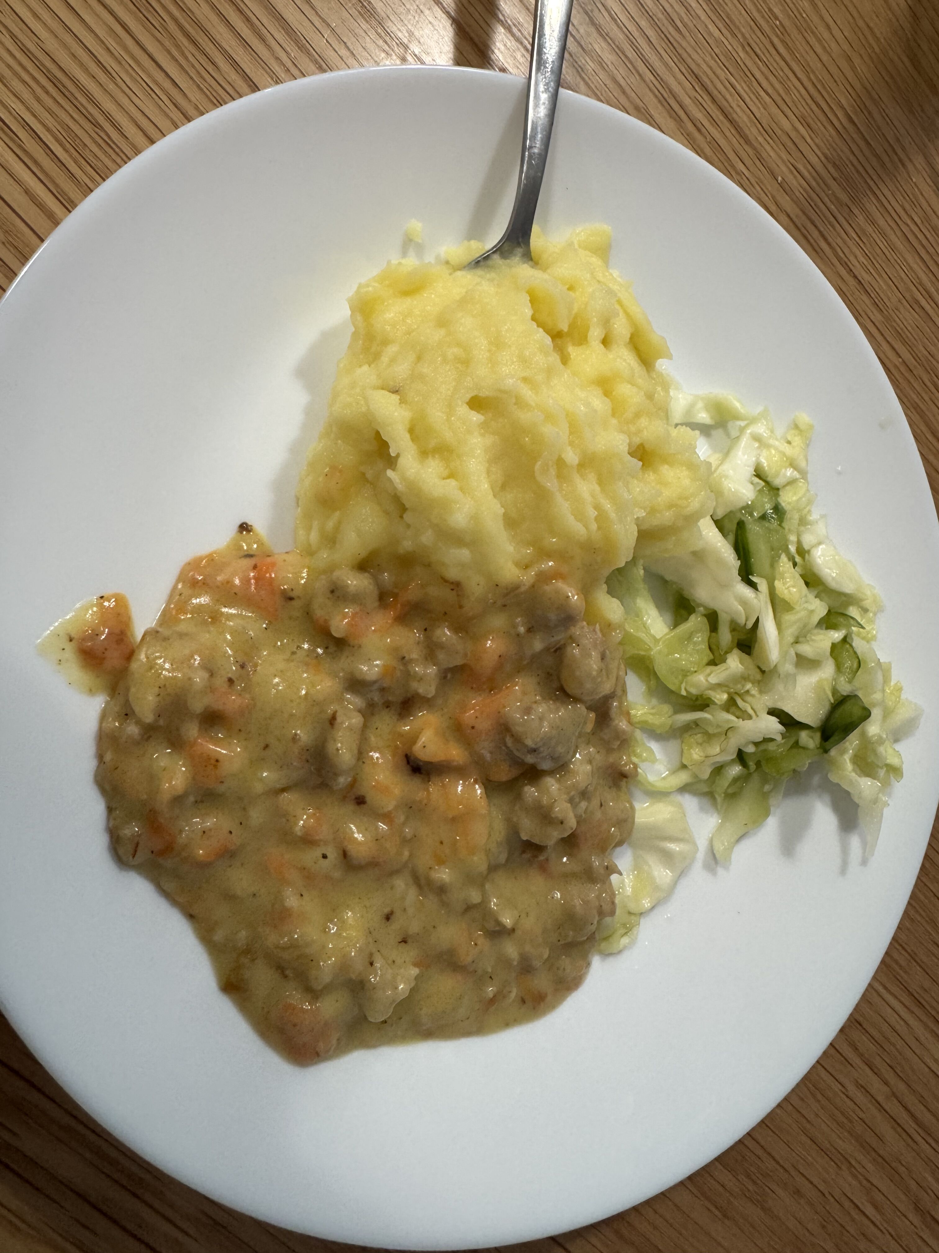 ひき肉ソースとマッシュポテトとサラダ